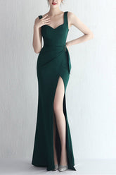 Vestido de noche de fiesta con abertura alta y largo hasta el suelo en color burdeos